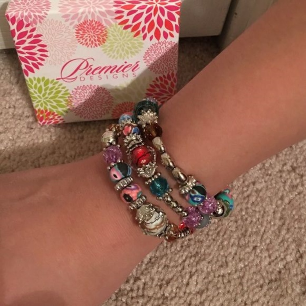 Premier Designs Color wheel bracelet